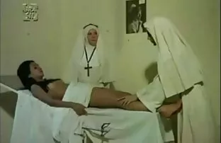 XXX Nach dem Trinken von Joghurt reife sex videos ist ein junges Mädchen köstlich, braunes Haar, Masturbation