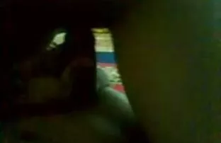 XXX Mädchen in Petersburg in schwarzen Hosen zeigen Ihre reife sexvideos kleinen Titten
