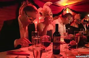 XXX Zwei rothaarige Prostituierte sitzen auf kostenlose sex videos reife frauen der couch und streicheln pussy