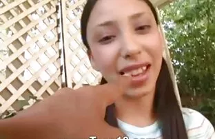 XXX Zwei Mädchen erfreulich ein junger Mann nackte alte frauen videos auf dem Bett und nehmen cum in Mund