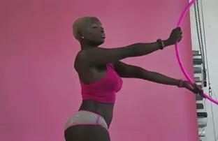XXX Bevor die Blondine video von reifen frauen lügt, sollte er Sex mit anderen Kunden haben