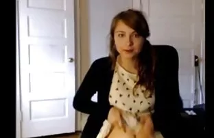XXX Mädchen spielt vor der Kamera bringt sich zum reife damen porno Orgasmus