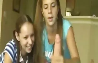 XXX Schönheit Orgasmus am Küchentisch statt sex video ältere frauen das Abendessen