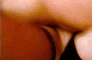 XXX Heiße Schlampe schiebt ihre schwarze Hose zur deutsche sex videos mit reifen frauen Seite und fingert sie hier