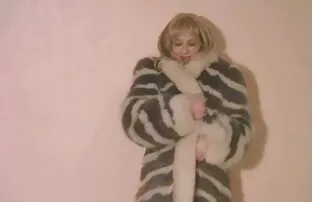 XXX Schön geschossen erotisches Fotoshooting in reife frauen video einem öffentlichen Raum
