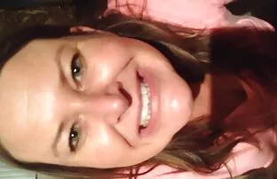 XXX Senior video von reifen frauen helfen einem Schüler mit ihm und Geschenk