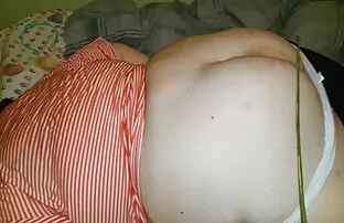 XXX Die beiden Männer überzeugen das reife frauen beim sex videos Mädchen, einen Blowjob zu machen und dann Sex mit ihr zu haben